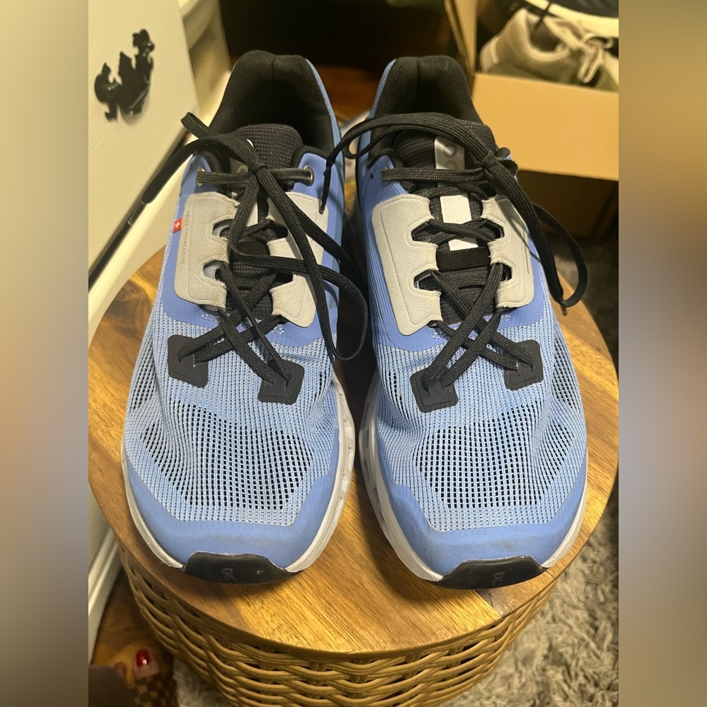 GUC ON CLOUD shoes